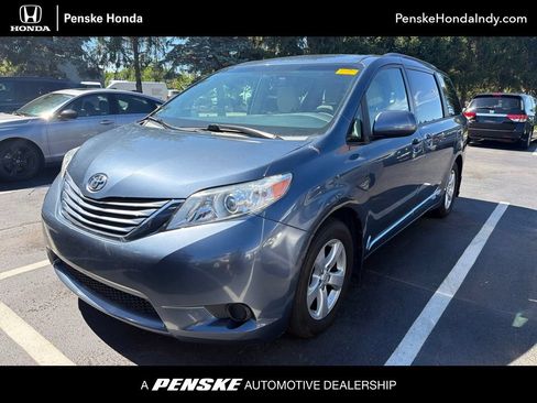 Used 2016 Toyota Sienna LE FWD image 1