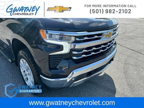 Used 2022 Chevrolet Silverado 1500 LTZ w/ Z71 Off-Road Package AWD/4WD image 14
