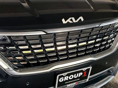 Used 2022 Kia Carnival SX Prestige image 29