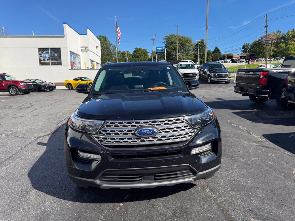 Used 2023 Ford Explorer Limited w/ Limited Technology Package AWD/4WD image 2