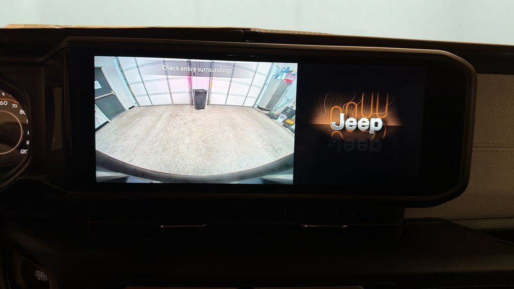 Used 2025 Jeep Wrangler Unlimited Sahara AWD/4WD image 19