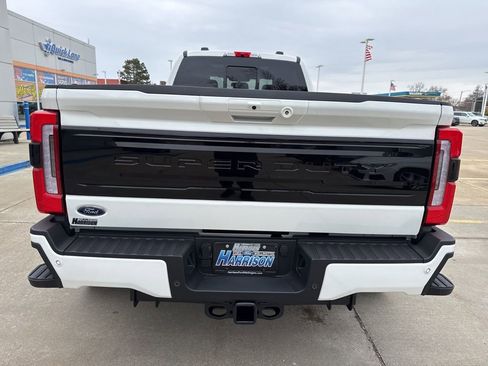 Used 2025 Ford F450 Platinum w/ FX4 Off-Road Package image 33
