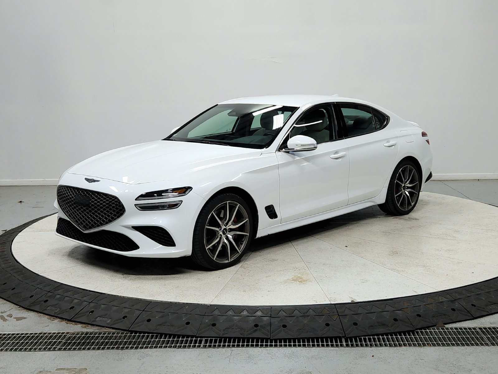 Used 2025 Genesis G70 2.5T RWD image 4