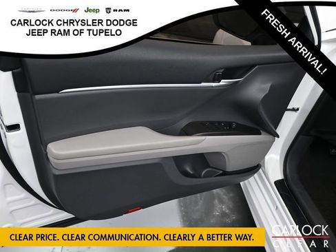 Used 2023 Toyota Camry SE image 12