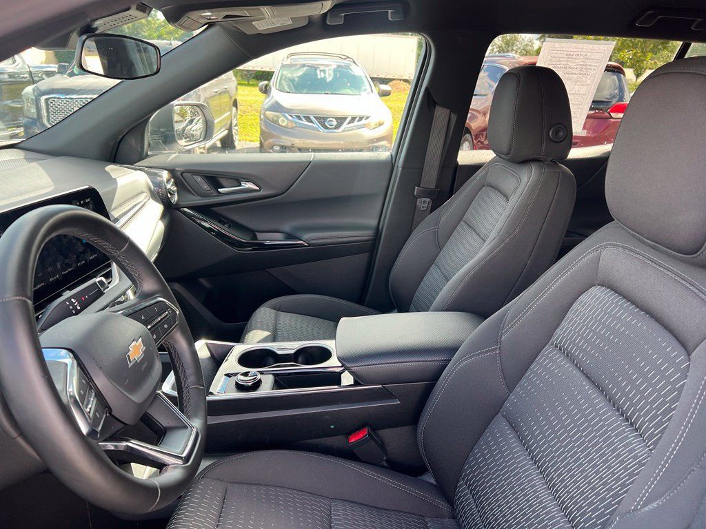 Used 2026 Chevrolet Equinox LT FWD image 8