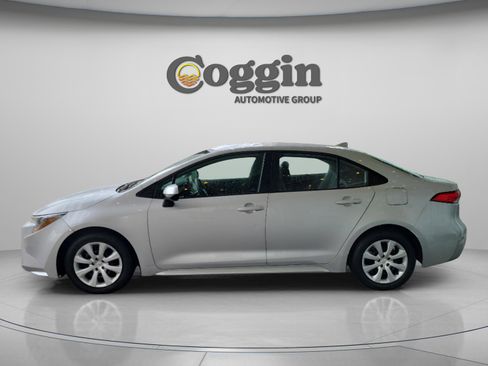 Used 2024 Toyota Corolla LE image 2
