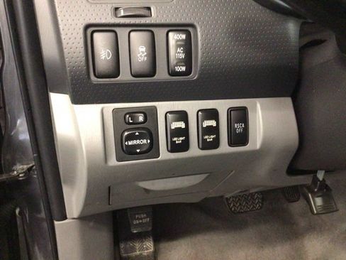 Used 2011 Toyota Tacoma 4x4 Access Cab V6 w/ TRD Sport Pkg image 23