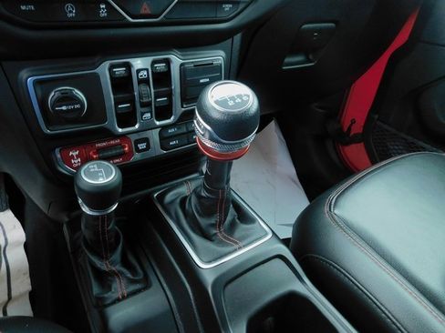 Used 2018 Jeep Wrangler Unlimited Rubicon w/ Dual Top Group image 27