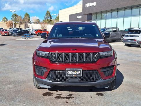 Used 2024 Jeep Grand Cherokee Altitude image 8
