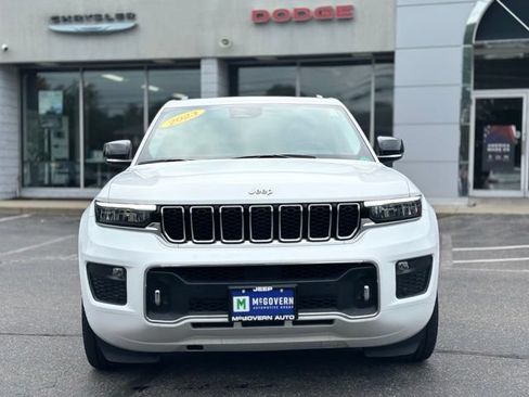 Used 2023 Jeep Grand Cherokee Overland w/ Luxury Tech Group IV AWD/4WD image 8