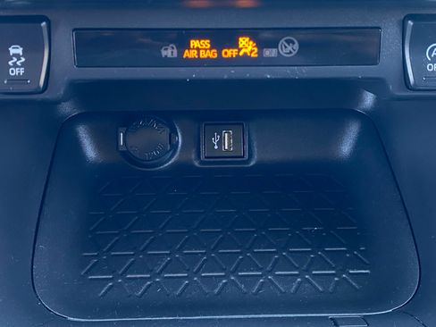 Used 2024 Toyota RAV4 XLE FWD image 26