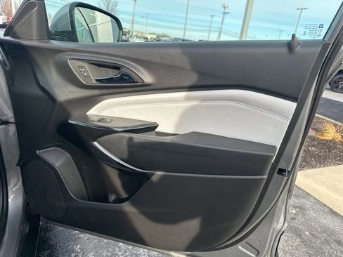 Used 2025 Chevrolet Trax LT w/ LT Convenience Package image 18