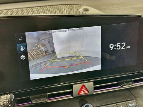 Used 2025 Hyundai Elantra SEL FWD image 18