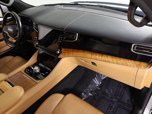 Used 2022 Jeep Grand Wagoneer Series III w/ Rear Seat Video Group 1 image 41