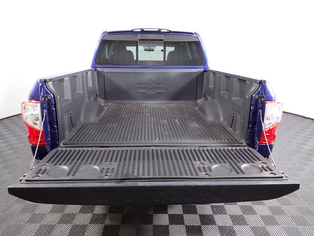 Used 2017 Nissan Titan SV RWD image 13