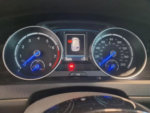 Used 2017 Volkswagen Golf R 4-Door image 23