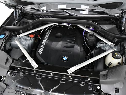 Used 2024 BMW X5 xDrive40i w/ M Sport Package AWD/4WD image 6