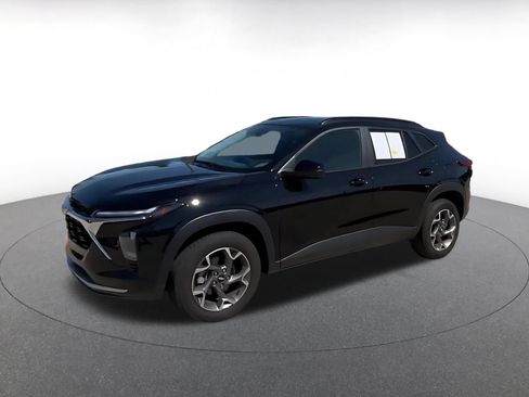 Used 2025 Chevrolet Trax LT w/ LT Convenience Package FWD image 8