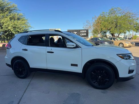 Used 2017 Nissan Rogue SV AWD/4WD image 5