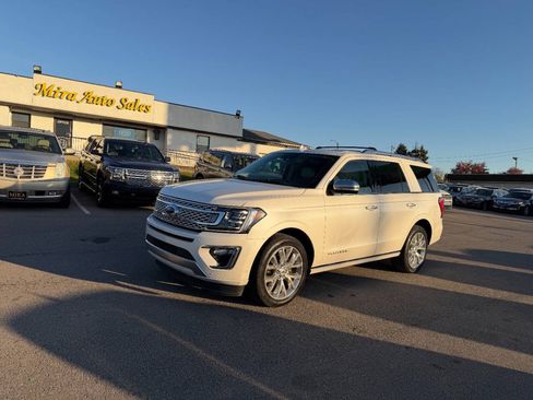 Used 2018 Ford Expedition Platinum RWD image 2