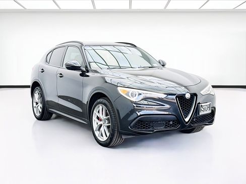 Used 2018 Alfa Romeo Stelvio Ti Sport image 3