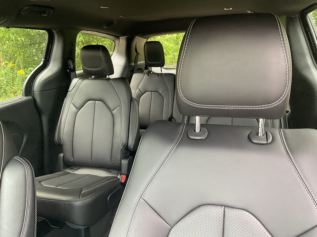 New 2027 Chrysler Pacifica Select AWD/4WD image 13