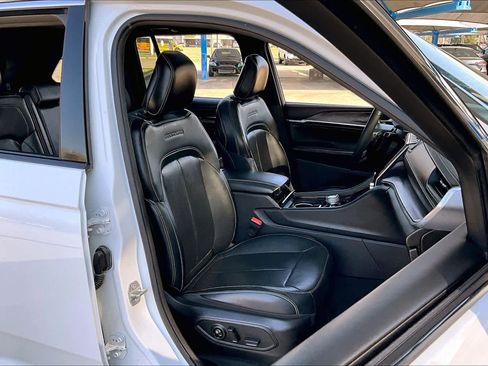 Used 2022 Jeep Grand Cherokee Overland image 9