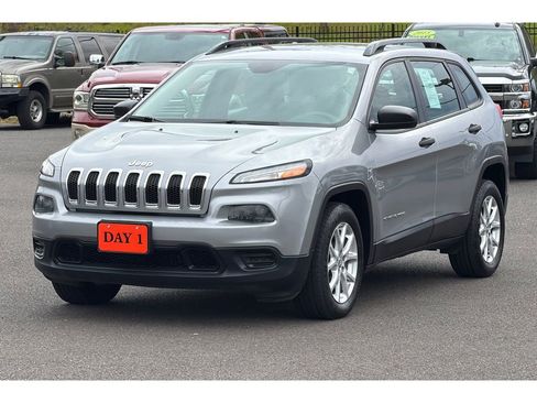 Used 2016 Jeep Cherokee Sport FWD image 10