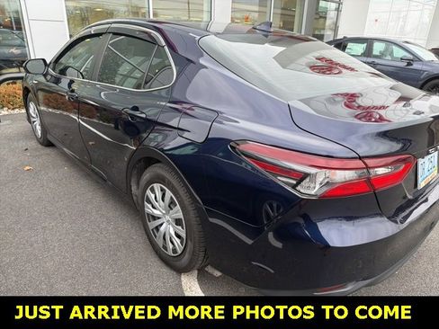 Used 2021 Toyota Camry LE image 3
