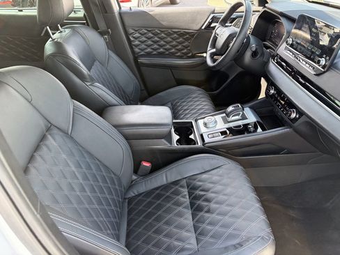 Used 2023 Mitsubishi Outlander 4WD Plug-In Hybrid image 10
