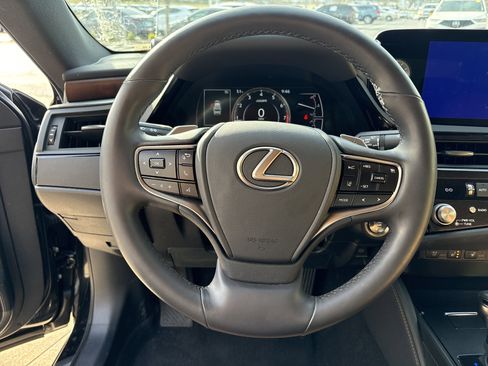 Used 2023 Lexus ES 350 w/ Premium Package image 18