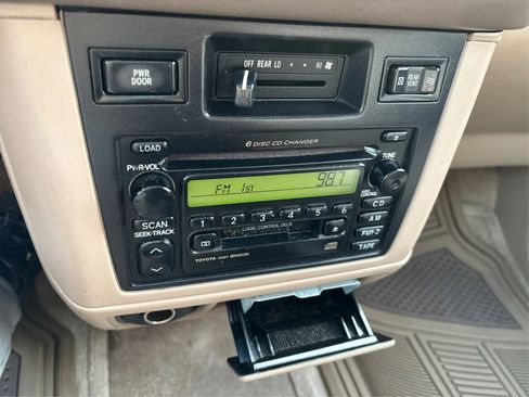 Used 2000 Toyota Sienna XLE image 15