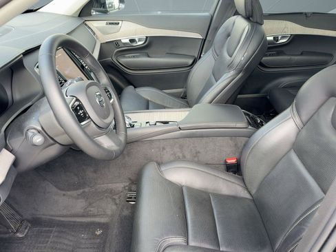 Certified 2024 Volvo XC90 T8 Ultimate w/ Protection Package Premier image 21