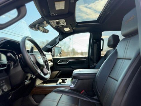 Used 2025 Chevrolet Silverado 2500 High Country w/ Technology Package image 15