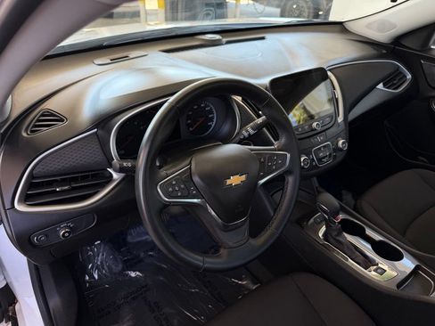 Used 2025 Chevrolet Malibu RS FWD image 17