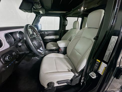 Used 2023 Jeep Wrangler Unlimited Sahara AWD/4WD image 13