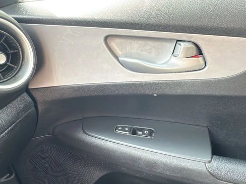 Used 2023 Kia Forte LXS w/ LXS Technology Package image 28