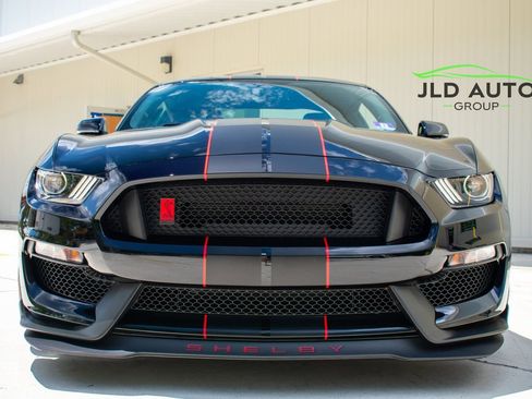 Used 2019 Ford Mustang Shelby GT350R w/ GT350R Equipment Group 920A RWD image 2