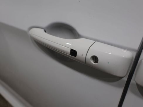 Certified 2024 Chrysler Pacifica Touring-L image 12