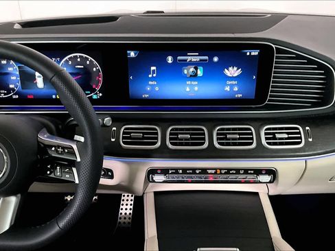 New 2026 Mercedes-Benz GLS 580 4MATIC image 9
