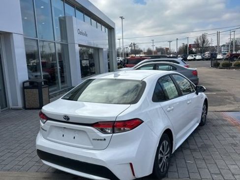 Used 2021 Toyota Corolla LE image 11