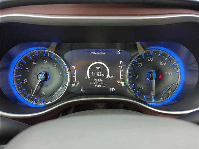 Used 2020 Chrysler Pacifica Touring-L FWD image 11