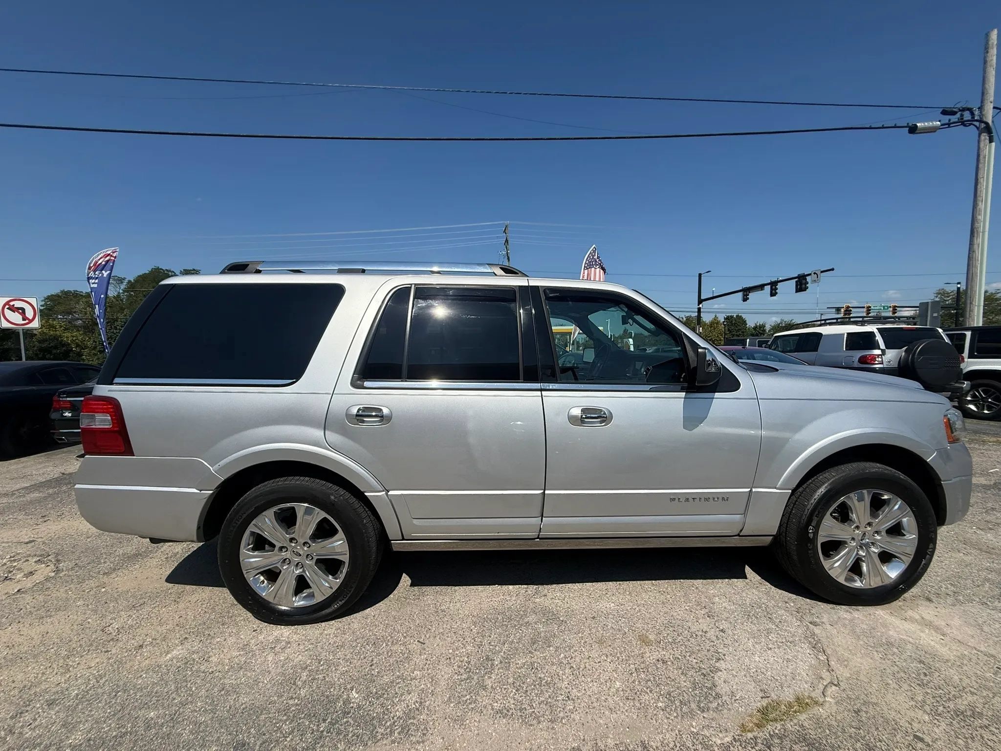 Used 2016 Ford Expedition Platinum AWD/4WD image 7