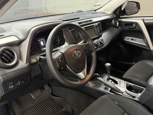 Used 2018 Toyota RAV4 LE image 2
