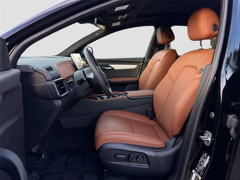 New 2025 VinFast VF 8 Plus image 20