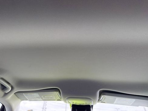 Used 2017 Jeep Renegade Latitude w/ Cold Weather Group image 12