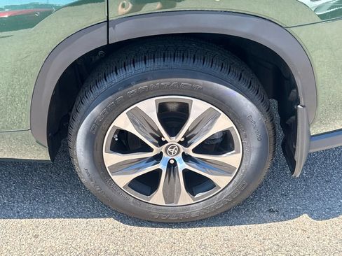 Used 2023 Toyota Highlander XLE AWD/4WD image 41