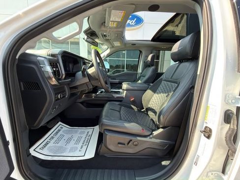 Used 2025 Ford F250 Lariat w/ Lariat Ultimate Package AWD/4WD image 31
