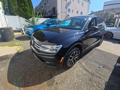 Used 2021 Volkswagen Tiguan SE w/ Panoramic Sunroof Package