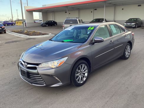 Certified 2016 Toyota Camry XLE image 8